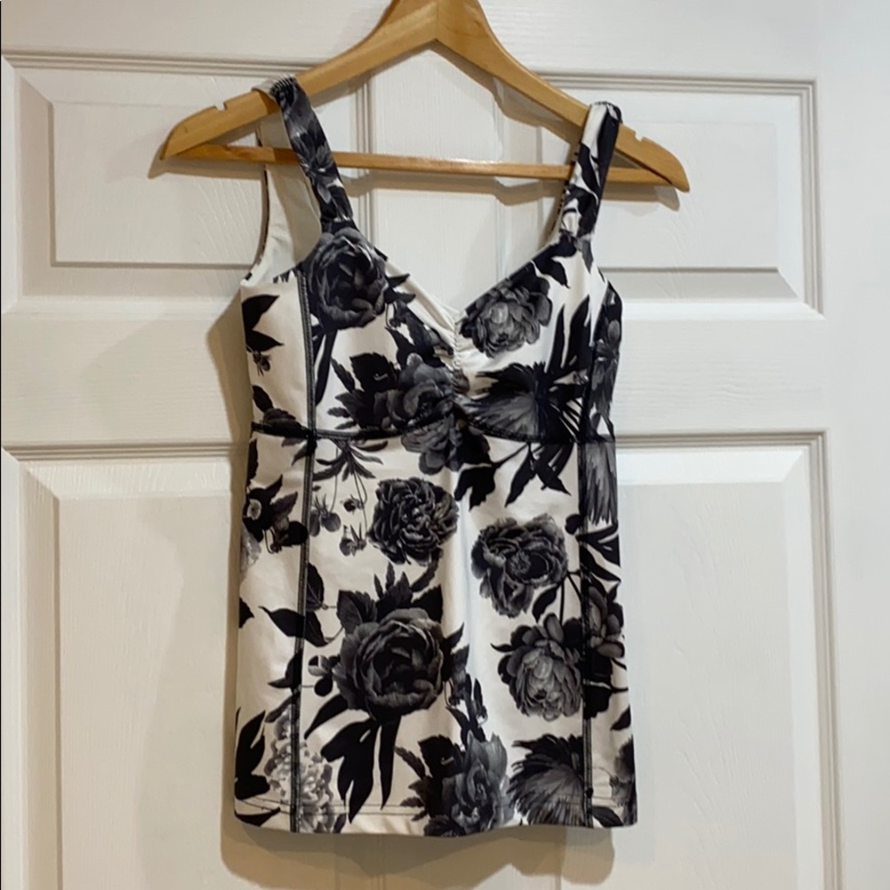 Lululemon top